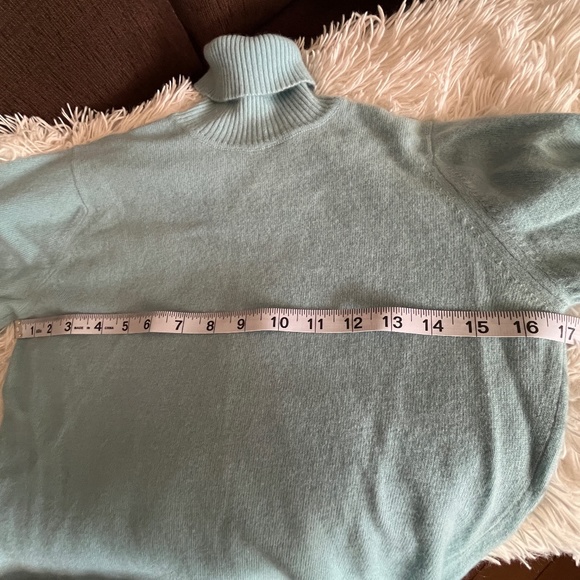 Vintage Scotish Cashmere Turtleneck in Robin’s Egg Blue - Perfect Condition - Picture 6 of 10